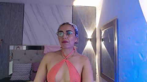 julieta__fox_ online show from 05/06/26, 04:34