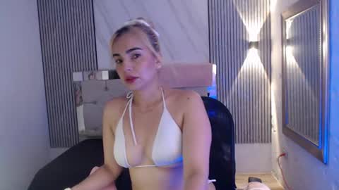julieta__fox_ online show from 06/28/26, 07:20