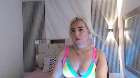 julieta__fox_ online show from 07/22/26, 08:00