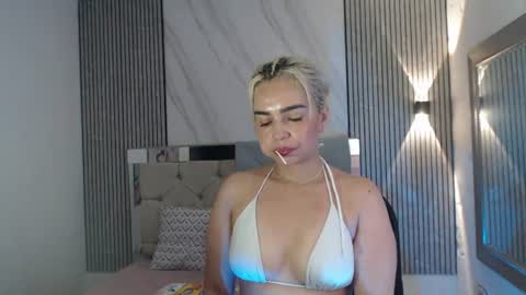 julieta__fox_ online show from 07/28/26, 04:27