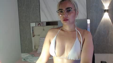 julieta__fox_ online show from 07/28/26, 09:36