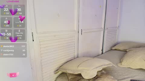 Snapshot of julieta_aguilar chatting on 12/20/24, 11:47 Juli online show from 12/20/24, 11:47