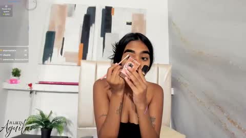 Snapshot of julieta_aguilar chatting on 09/17/25, 07:37 Juli online show from 09/17/25, 07:37