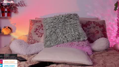 Snapshot of julieta_cooper20 chatting on 01/22/25, 06:42 Juli online show from 01/22/25, 06:42