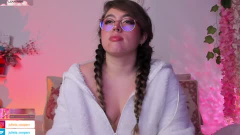Snapshot of julieta_cooper20 chatting on 02/07/25, 04:37 Juli online show from 02/07/25, 04:37