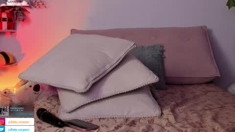 Snapshot of julieta_cooper20 chatting on 02/18/25, 07:21 Juli online show from 02/18/25, 07:21