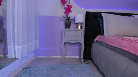 Julieta  online show from 12/29/24, 12:01