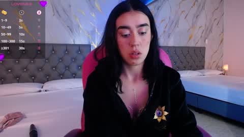 Snapshot of julieta_de_los_angeles chatting on 01/17/25, 07:08 Julieta online show from 01/17/25, 07:08