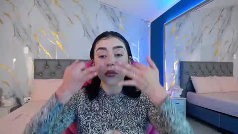 Snapshot of julieta_de_los_angeles chatting on 02/21/25, 03:56 Julieta online show from 02/21/25, 03:56