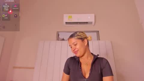 Snapshot of julieta_flower chatting on 11/14/25, 01:43 Julieta IG juietaflower06 online show from 11/14/25, 01:43