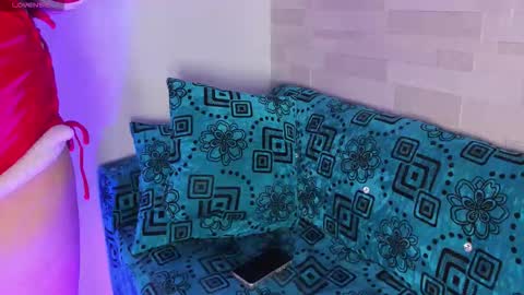 Snapshot of julieta_jane_s chatting on 12/05/25, 01:58 Mitchell online show from 12/05/25, 01:58