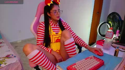 julieta_rose19 online show from 04/05/26, 09:56