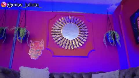  Julieta  online show from 05/25/26, 11:49