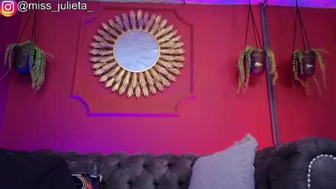  Julieta  online show from 06/04/26, 12:00