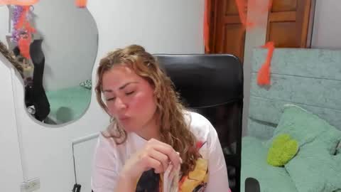 Snapshot of julieta_star69 chatting on 10/27/25, 11:09 julieta_star69 online show from 10/27/25, 11:09