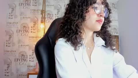 Snapshot of julieta_windsor chatting on 06/13/26, 12:14 JULIETA online show from 06/13/26, 12:14