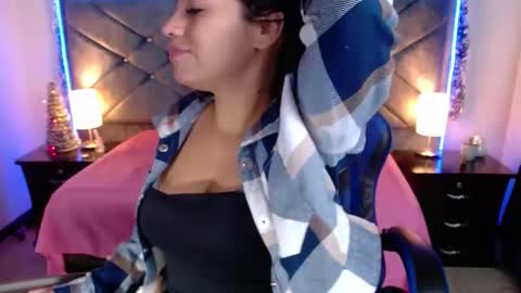 Snapshot of julietacollins06 chatting on 12/22/25, 01:41 julietacollins06 online show from 12/22/25, 01:41