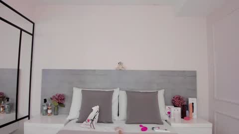 Juliana online show from 01/14/25, 01:58