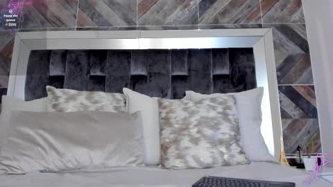 Julieta Wild  online show from 03/02/25, 03:45
