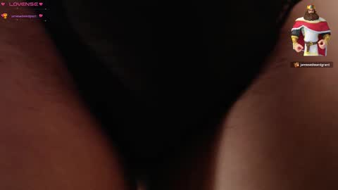 Snapshot of julieth_spencer1 chatting on 12/05/25, 02:36 Julieta online show from 12/05/25, 02:36