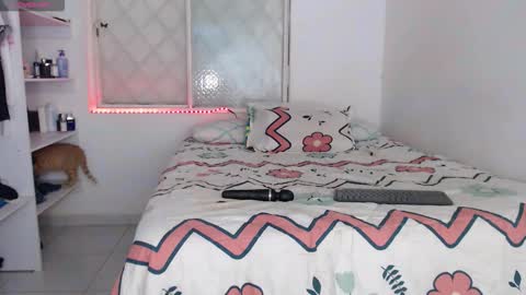 Snapshot of julieth_spencer1 chatting on 01/16/26, 01:37 Julieta online show from 01/16/26, 01:37