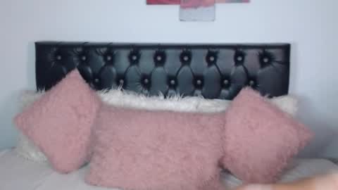 Snapshot of julietha_fox chatting on 09/19/25, 04:58 julietha fox online show from 09/19/25, 04:58