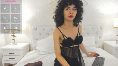 Snapshot of julietta___ chatting on 05/28/26, 12:13 julietta online show from 05/28/26, 12:13