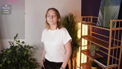 Mia online show from 09/17/25, 03:08