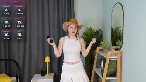 Mia online show from 11/06/25, 03:18