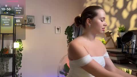 Julie online show from 09/23/25, 02:09