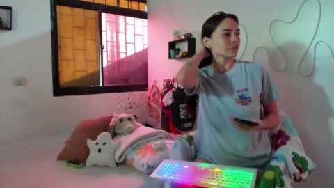 Snapshot of juliette_sweet05 chatting on 10/10/25, 02:49 juliette online show from 10/10/25, 02:49