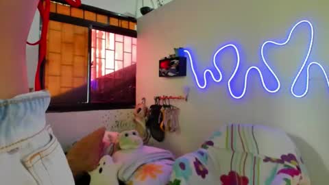 Snapshot of juliette_sweet05 chatting on 10/19/25, 03:12 juliette online show from 10/19/25, 03:12