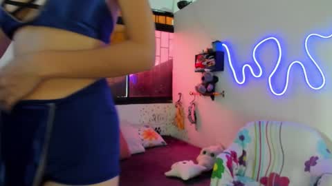 Snapshot of juliette_sweet05 chatting on 10/27/25, 05:28 juliette online show from 10/27/25, 05:28