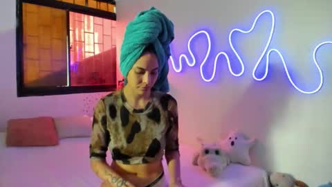 Snapshot of juliette_sweet05 chatting on 11/01/25, 07:05 juliette online show from 11/01/25, 07:05