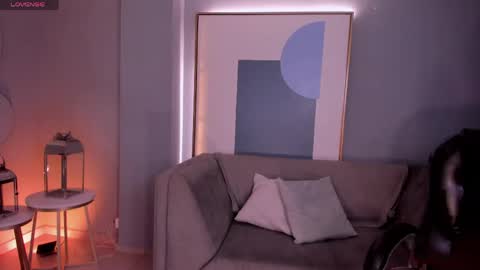 Snapshot of juliettemoreaux chatting on 04/17/26, 07:17 Juliette Moreau online show from 04/17/26, 07:17