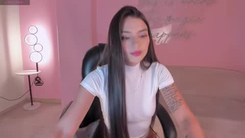Snapshot of juliettemoreaux chatting on 05/09/26, 07:30 Juliette Moreau online show from 05/09/26, 07:30