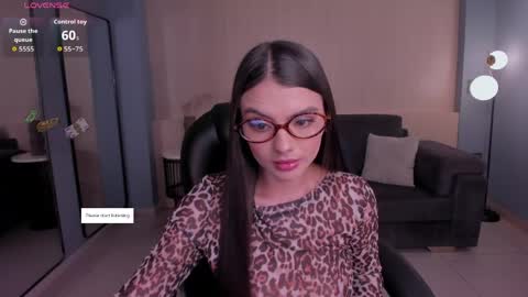 Snapshot of juliettemoreaux chatting on 05/12/26, 07:44 Juliette Moreau online show from 05/12/26, 07:44