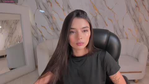 Snapshot of juliettemoreaux chatting on 05/18/26, 06:47 Juliette Moreau online show from 05/18/26, 06:47