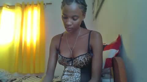 juliexexy online show from 02/18/25, 10:49