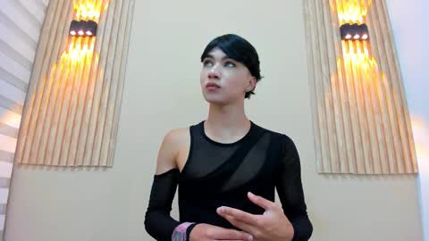 Snapshot of julii_rico chatting on 10/22/25, 01:00 JULI online show from 10/22/25, 01:00