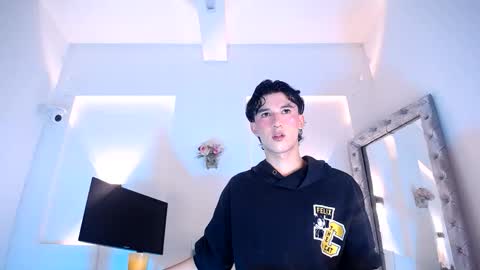 jullian online show from 06/09/26, 07:58