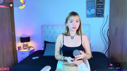 jullianapriv_ online show from 09/17/25, 01:57