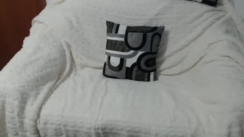 Julie online show from 12/14/25, 07:58