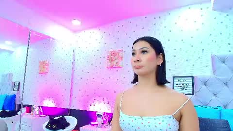 Julieta Reyes   online show from 06/15/26, 11:45