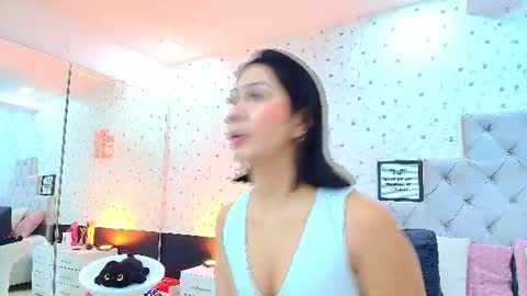 Julieta Reyes   online show from 06/25/26, 11:48