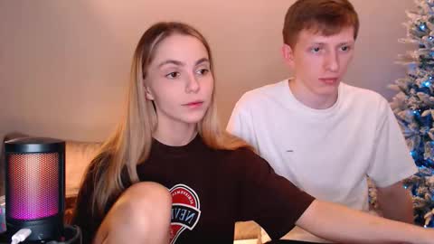 Snapshot of julsweet chatting on 12/18/25, 10:27 sweet online show from 12/18/25, 10:27