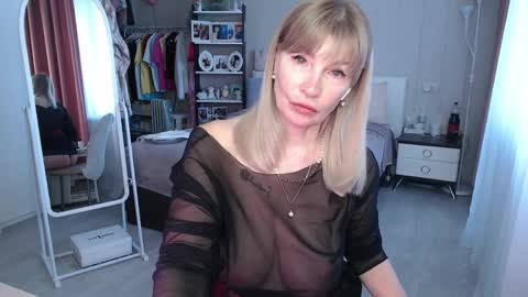 Julia online show from 04/01/26, 05:08