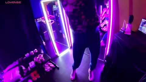 Julie online show from 10/18/25, 01:08