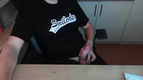 junk2711 online show from 09/30/25, 07:41