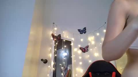 Snapshot of junovaughn chatting on 10/03/25, 02:30 junovaughn online show from 10/03/25, 02:30